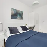 Comfy Two-bedroom Near Chopin Airport Warsaw's Ursynow By Renters Διαμέρισμα *