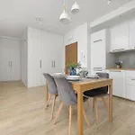 Comfy Two-bedroom Near Chopin Airport Warsaw's Ursynow By Renters * Βαρσοβία