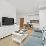 Διαμέρισμα Comfy Two-bedroom Near Chopin Airport Warsaw's Ursynow By Renters