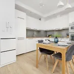 Διαμέρισμα Comfy Two-bedroom Near Chopin Airport Warsaw's Ursynow By Renters *