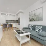 Διαμέρισμα Comfy Two-bedroom Near Chopin Airport Warsaw's Ursynow By Renters *