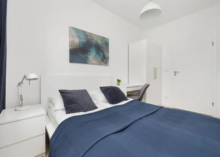 Comfy Two-bedroom Near Chopin Airport Warsaw's Ursynow By Renters Διαμέρισμα *