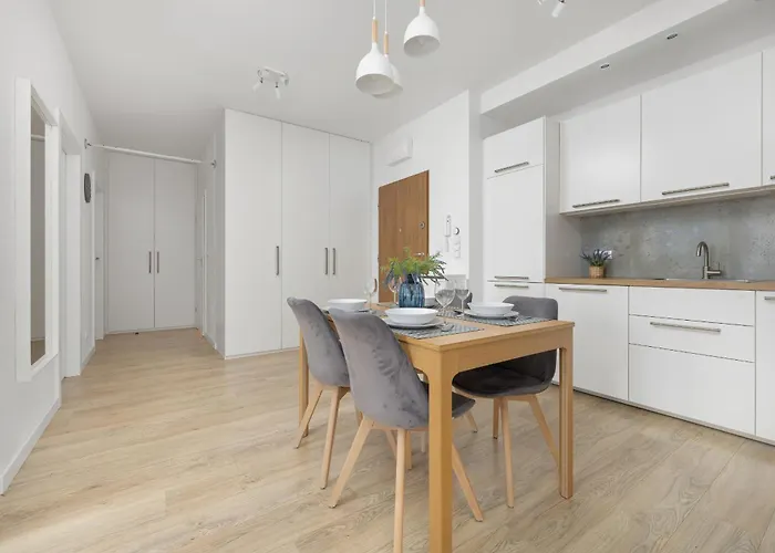 Comfy Two-bedroom Near Chopin Airport Warsaw's Ursynow By Renters * Βαρσοβία