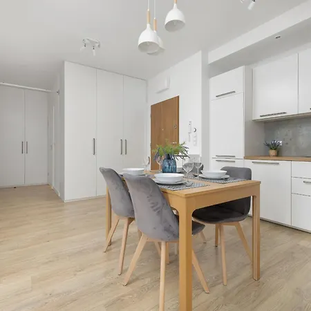 Comfy Two-bedroom Near Chopin Airport Warsaw's Ursynow By Renters * Varšava