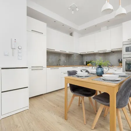 Apartmán Comfy Two-bedroom Near Chopin Airport Warsaw's Ursynow By Renters *