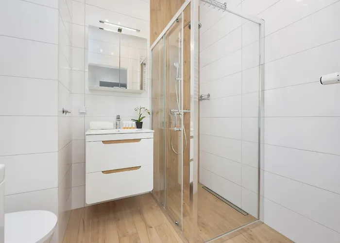 Comfy Two-bedroom Near Chopin Airport Warsaw's Ursynow By Renters *