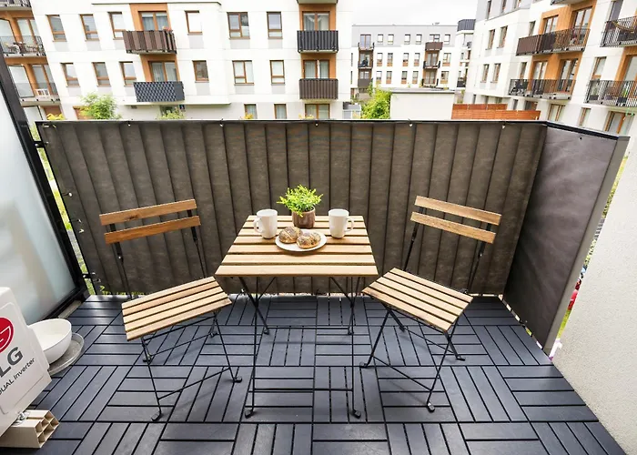 شقة Comfy Two-bedroom Near Chopin Airport Warsaw's Ursynow By Renters