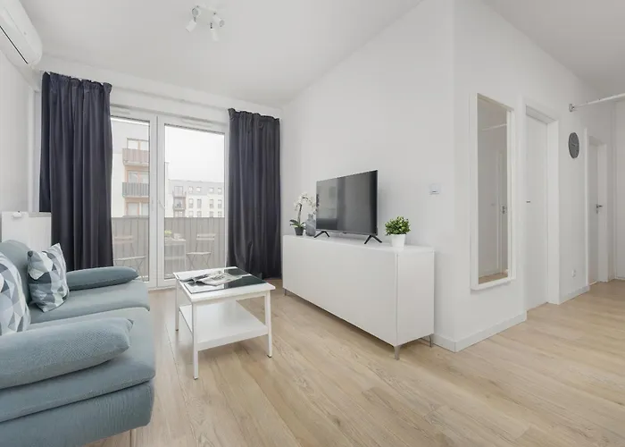 Comfy Two-bedroom Near Chopin Airport Warsaw's Ursynow By Renters وارسو