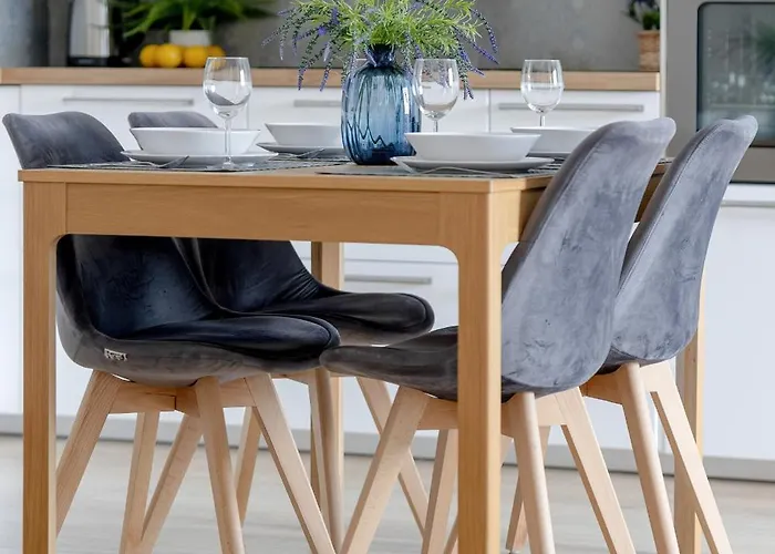 Comfy Two-bedroom Near Chopin Airport Warsaw's Ursynow By Renters وارسو