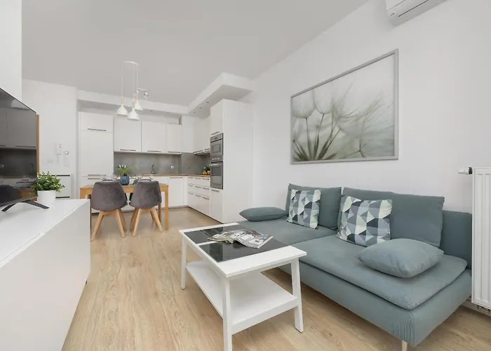 شقة Comfy Two-bedroom Near Chopin Airport Warsaw's Ursynow By Renters *