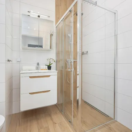 Comfy Two-bedroom Near Chopin Airport Warsaw's Ursynow By Renters *