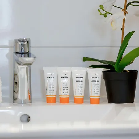 Comfy Two-bedroom Near Chopin Airport Warsaw's Ursynow By Renters * Варшава