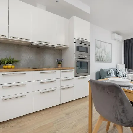 Апартаменты Comfy Two-bedroom Near Chopin Airport Warsaw's Ursynow By Renters