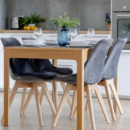 Comfy Two-bedroom Near Chopin Airport Warsaw's Ursynow By Renters Varşova