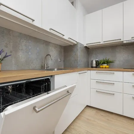 Daire Comfy Two-bedroom Near Chopin Airport Warsaw's Ursynow By Renters