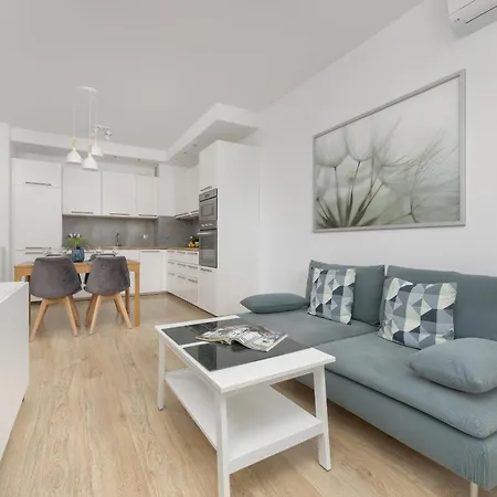 Daire Comfy Two-bedroom Near Chopin Airport Warsaw's Ursynow By Renters *