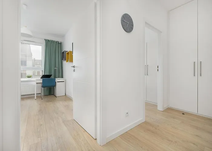 Comfy Two-bedroom Near Chopin Airport Warsaw's Ursynów By Renters Apartamento