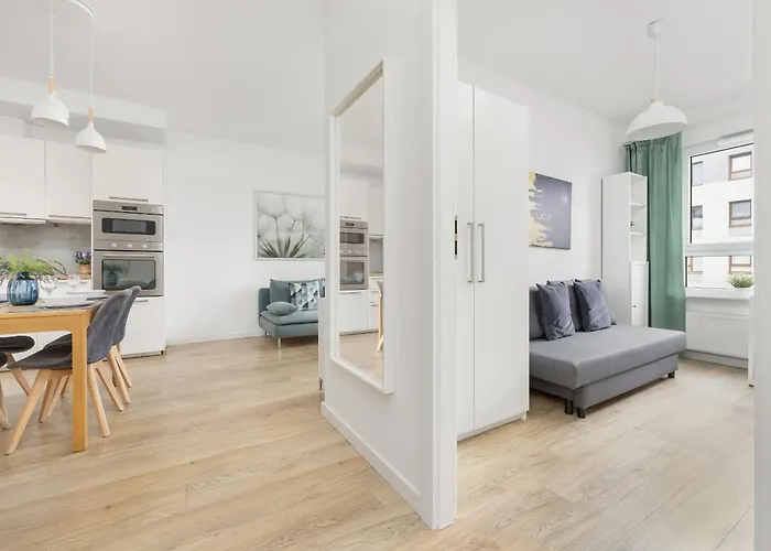 Comfy Two-bedroom Near Chopin Airport Warsaw's Ursynów By Renters Apartamento