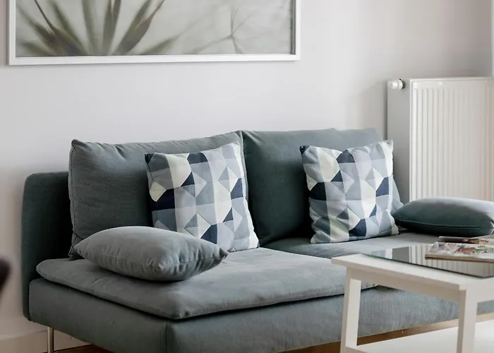 Comfy Two-bedroom Near Chopin Airport Warsaw's Ursynów By Renters